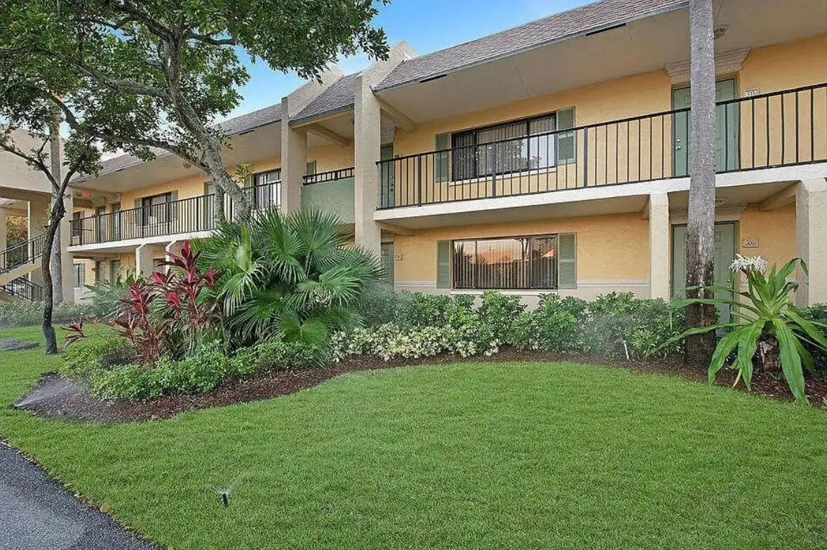 416 Meadows Circle, Boynton Beach, FL 33436 - #1