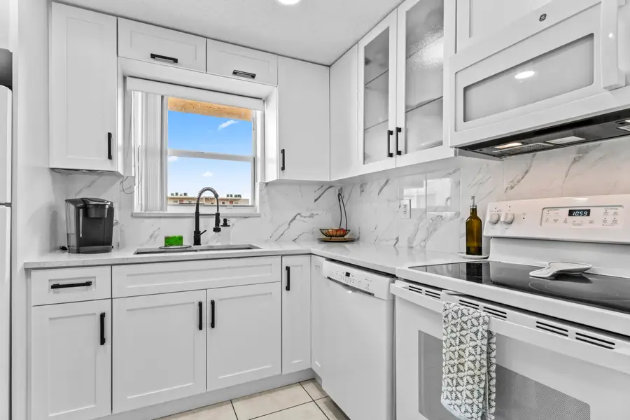 225 Bonnie Boulevard #302, Palm Springs, FL 33461 - #3