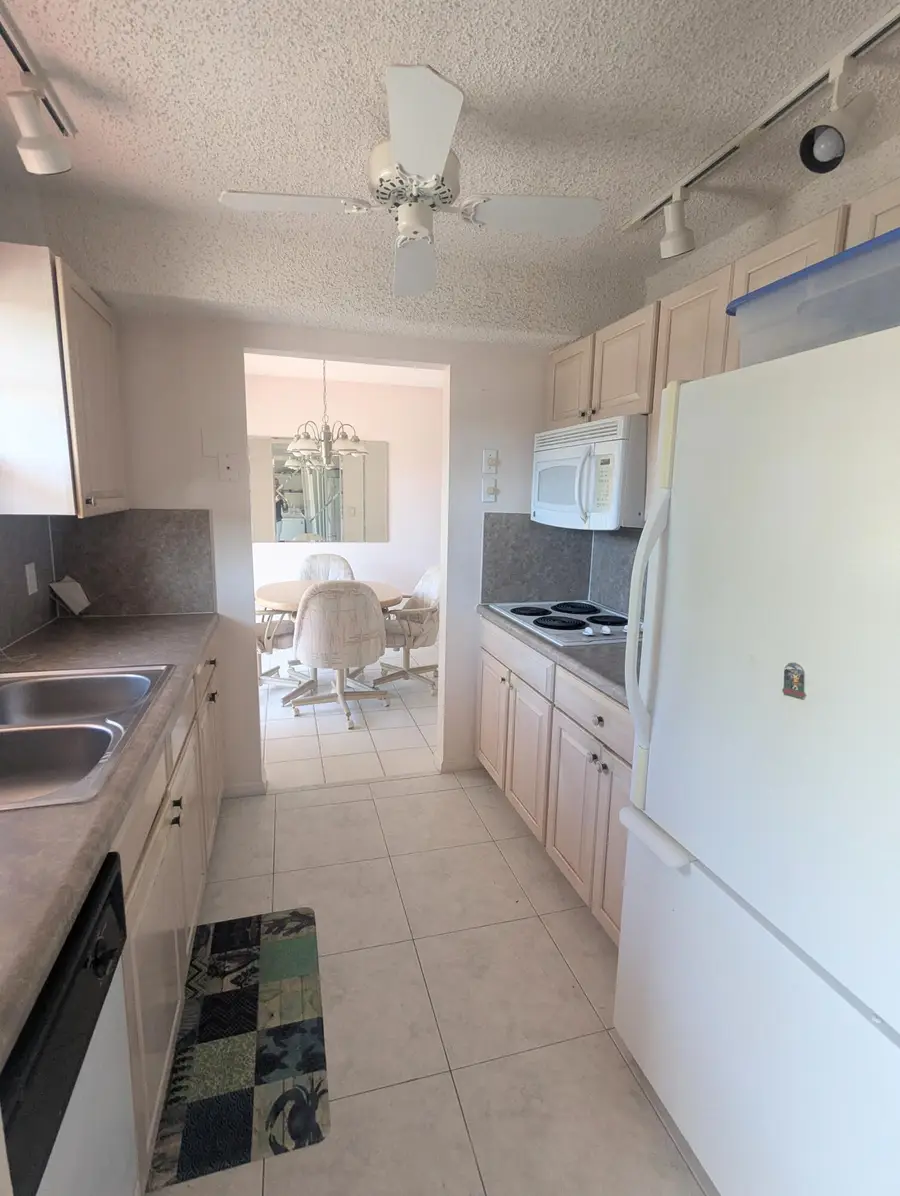 2 Golfs Edge #D, West Palm Beach, FL 33417 - #3