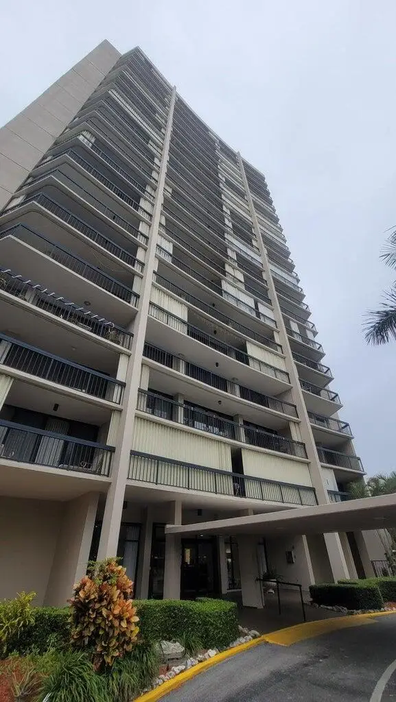 2425 Presidential Way #402, West Palm Beach, FL 33401