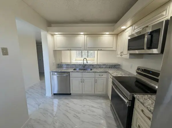 3826 Whitehall Drive #305, West Palm Beach, FL 33401