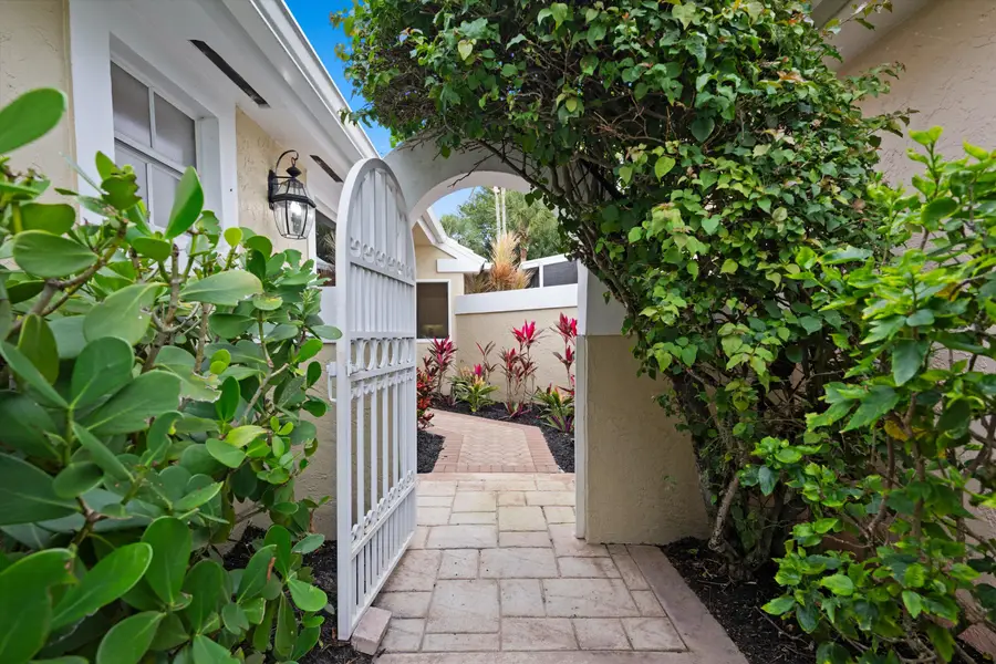 9221 Heathridge Drive, West Palm Beach, FL 33411 - #2