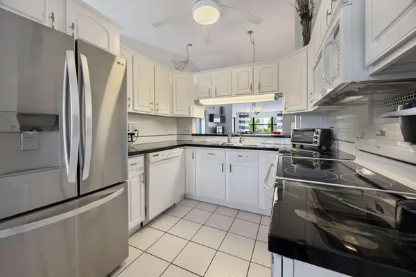 7673 Tahiti Lane #203, Lake Worth, FL 33467