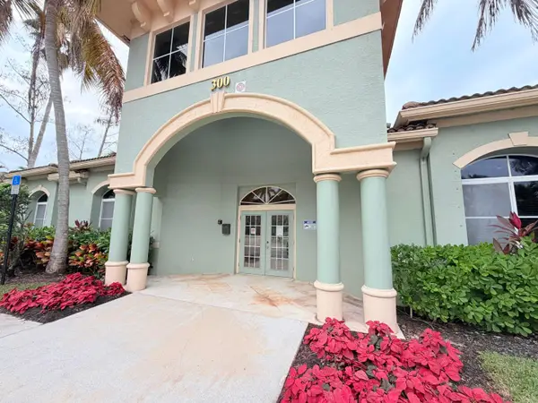 330 Crestwood Circle N #202, Royal Palm Beach, FL 33411