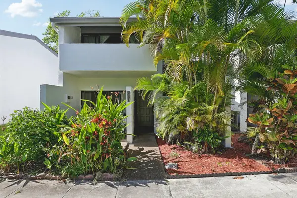19232 NE 25th Avenue #221b, Miami, FL 33180