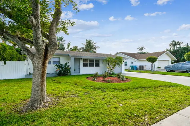 702 NE 10th Avenue, Boynton Beach, FL 33435 - #2