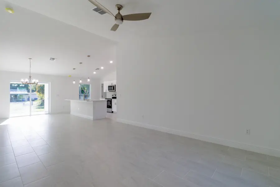 50 S Willow Street, Fellsmere, FL 32948 - #3