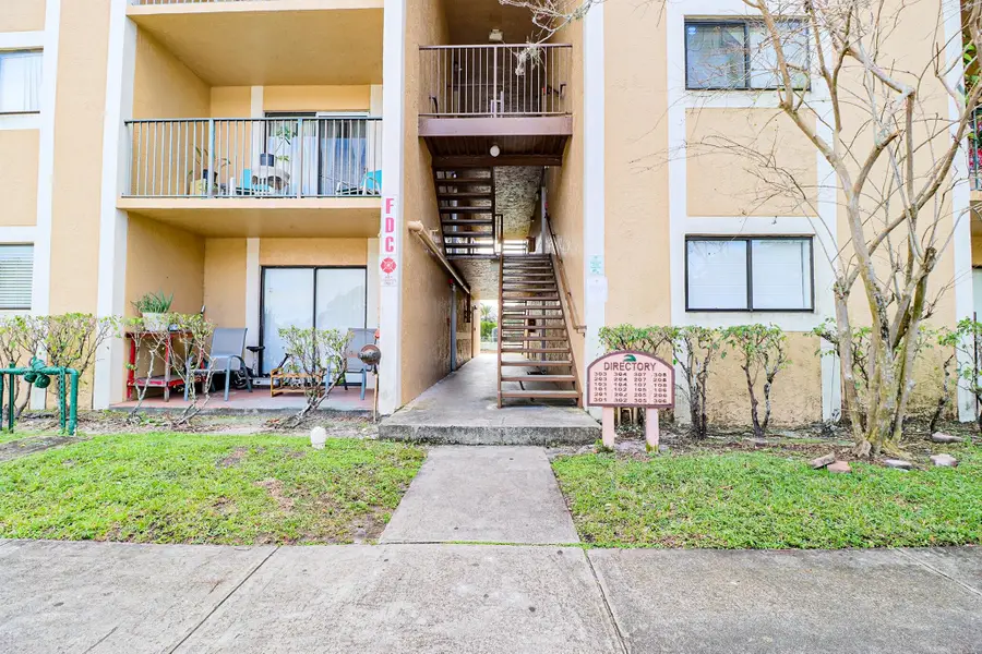 450 Palm Circle #106, Pembroke Pines, FL 33025 - #3