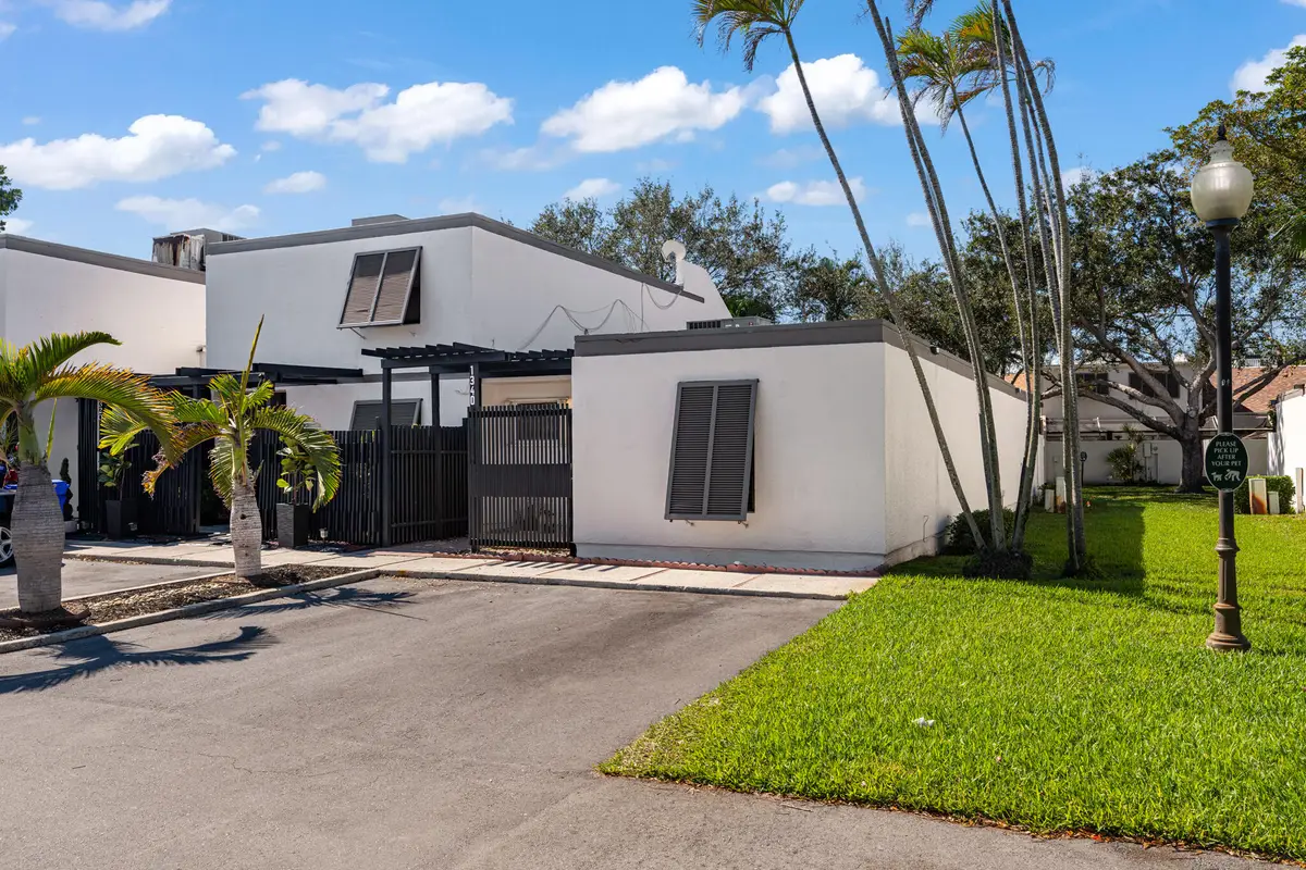 1340 E Golfview Drive, Pembroke Pines, FL 33026 - #1