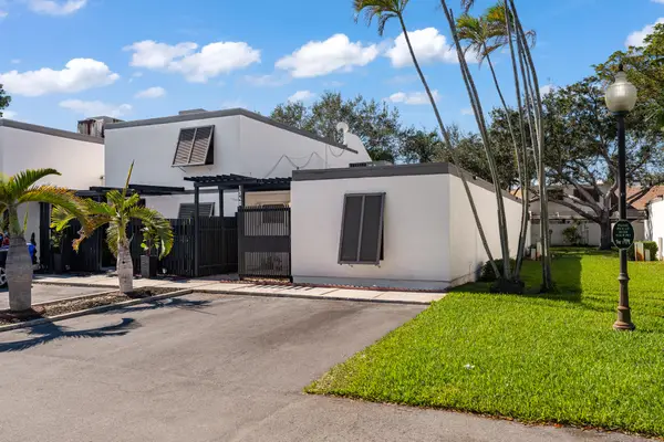 1340 E Golfview Drive, Pembroke Pines, FL 33026