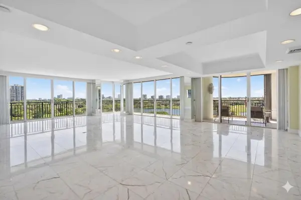 2427 Presidential Way #803, West Palm Beach, FL 33401