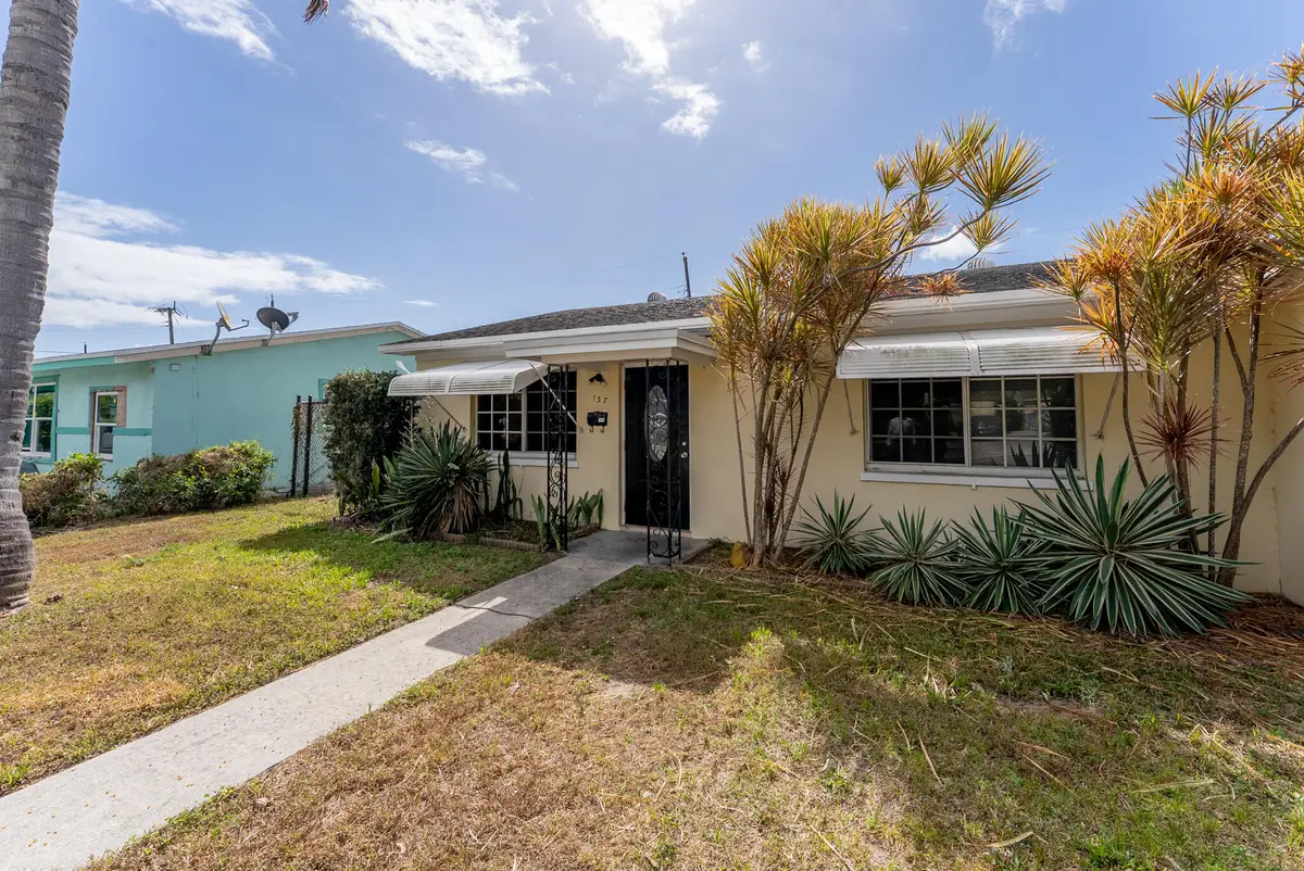 137 W 34th Street, Riviera Beach, FL 33404 - #1