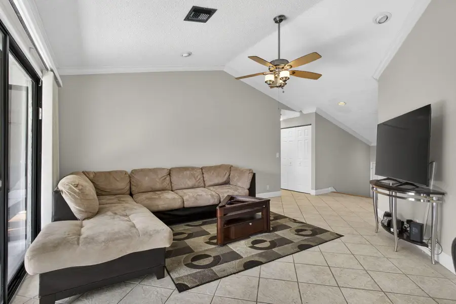 9 Lexington Lane E #F, Palm Beach Gardens, FL 33418 - #3