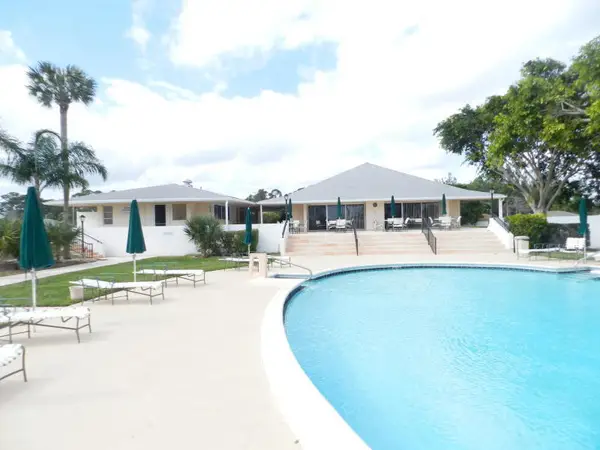 4 Greenway Village N #107, Royal Palm Beach, FL 33411