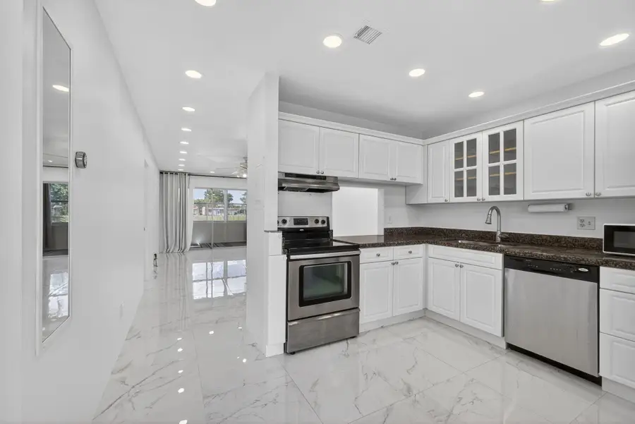 105 Lake Irene Drive, West Palm Beach, FL 33411 - #3