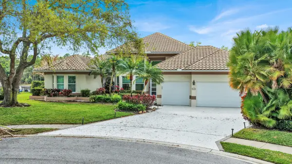 142 Corinthian Circle, Jupiter, FL 33458