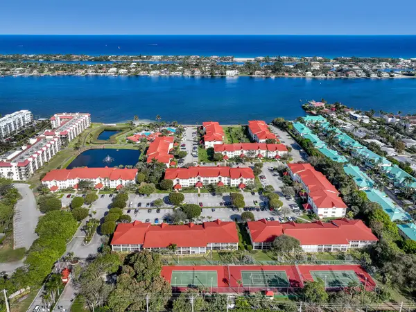 105 Half Moon Circle #F1, Hypoluxo, FL 33462