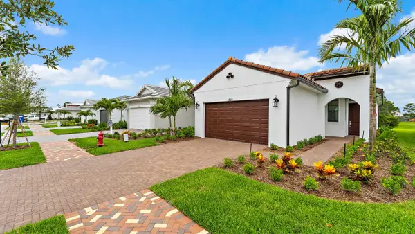 203 SE Via Sangro, Port St Lucie, FL 34952