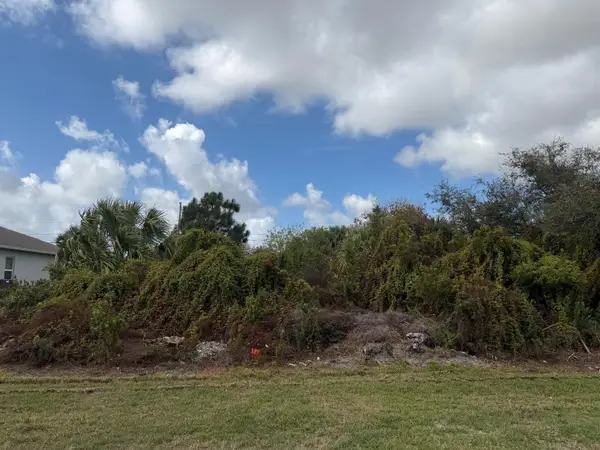 1650 SW Hampshire Lane, Port St Lucie, FL 34953