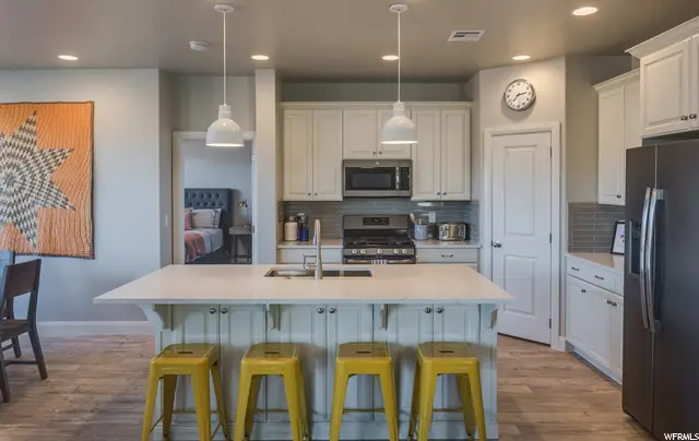 1030 N Casitas Loop, Washington, UT 84780 - #3