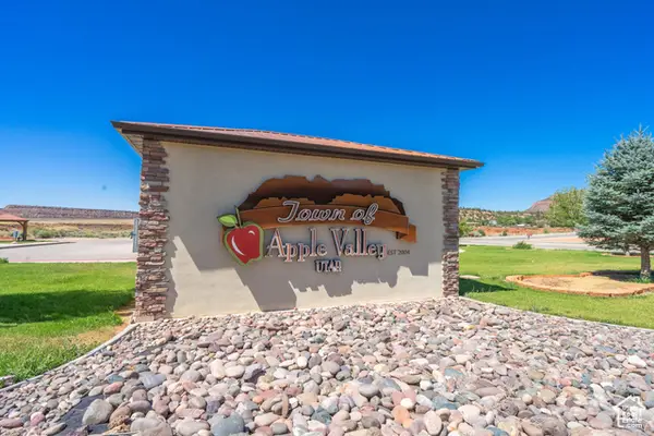 924 N Foothill Dr #73, Apple Valley, UT 84737