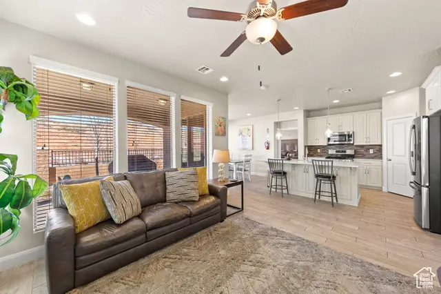 1185 N Casitas Hill Loop, Washington, UT 84780 - #1