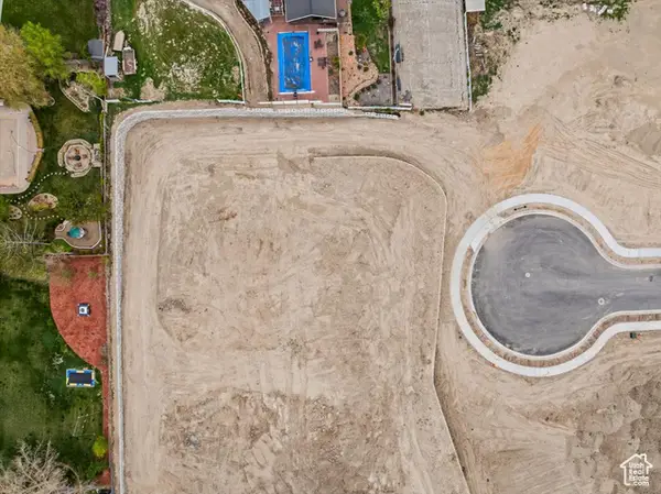 1096 W Kings Landing Ct #2, South Jordan, UT 84095