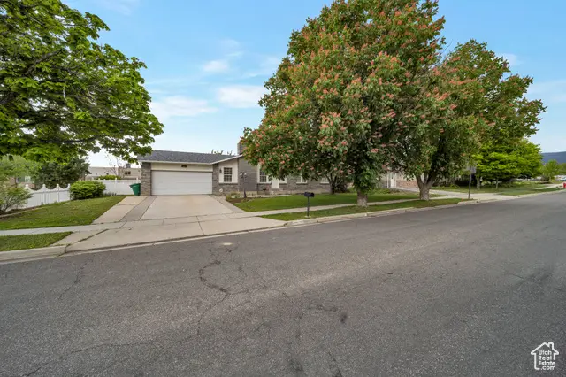 665 E Howard Dr, Sandy, UT 84070 - Image #3