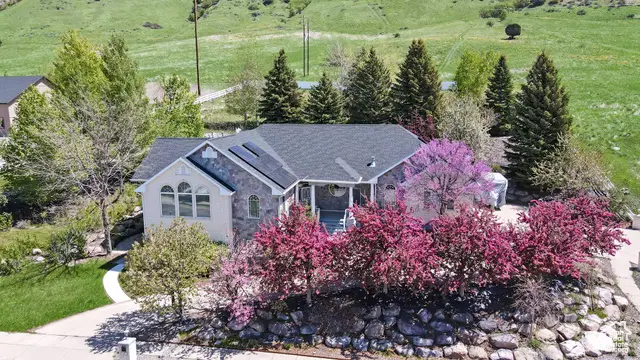 90 S Sherwood Dr, Providence, UT 84332 - Image #1