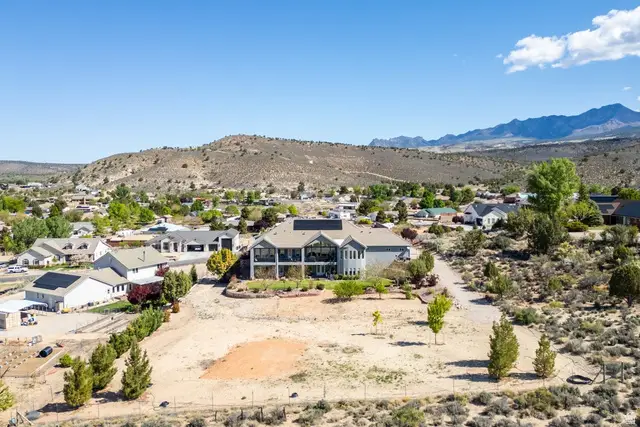 947 W Amethyst Dr, Saint George, UT 84770 - #2