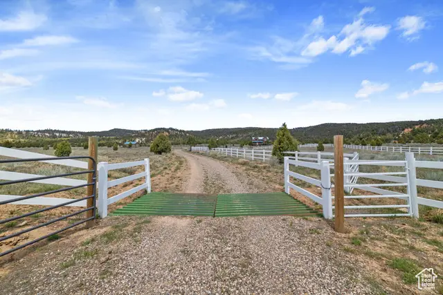 4150 W Pink Cliffs Dr, Hatch, UT 84735 - Image #1