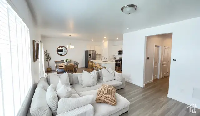 981 E Mecham Ave, Layton, UT 84040 - Image #3