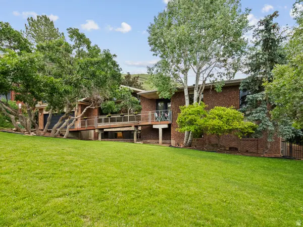 2842 E Oakbrook Cir, Salt Lake City, UT 84108