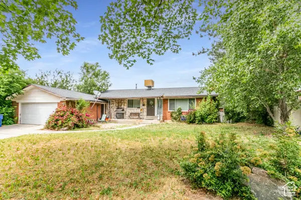 5841 S Fontaine Bleu Dr E, Murray, UT 84121