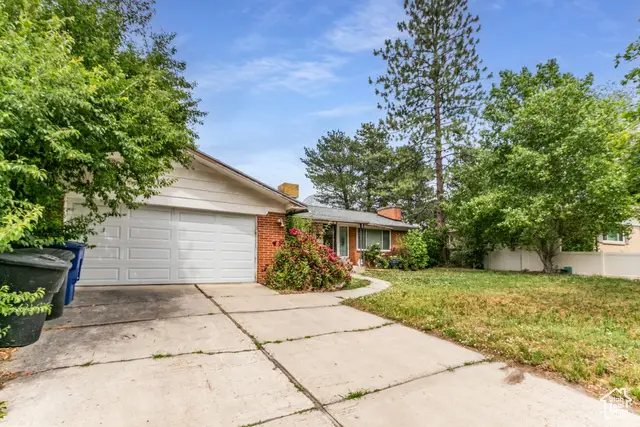 5841 S Fontaine Bleu Dr E, Murray, UT 84121 - Image #2