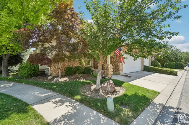 798 E Spruce Tree Ln, Sandy, UT 84094 - Image #2