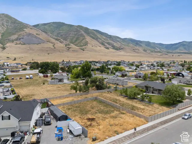 8048 N Park Ln #002, Lake Point, UT 84074 - Image #2