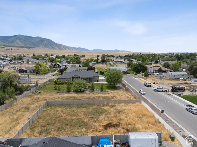 8048 N Park Ln #002, Lake Point, UT 84074 - Image #3