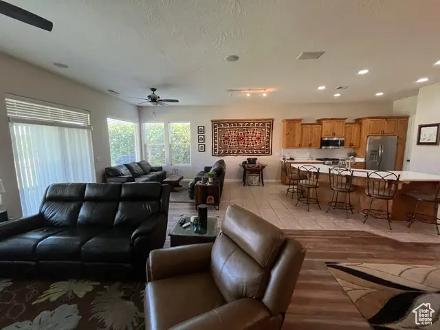 1042 W Hillview Dr, Washington, UT 84780 - Image #3