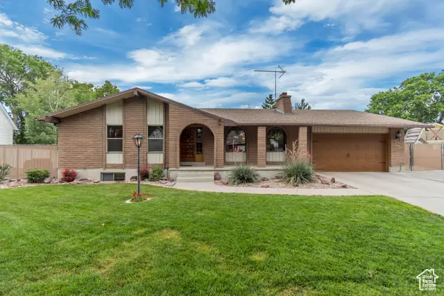 486 W Clover View Dr, Murray, UT 84123 - Image #1