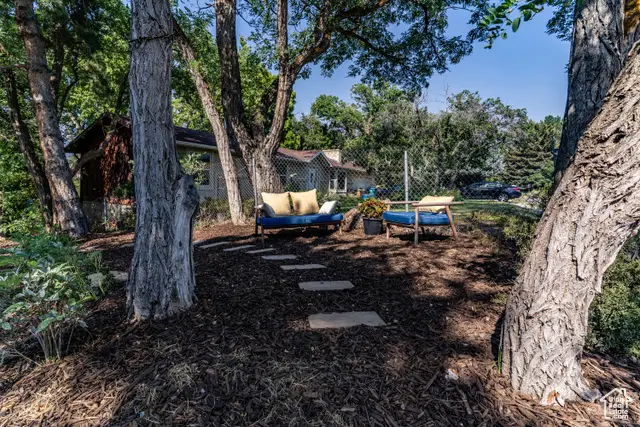 2495 E Granite Hills Cir, Sandy, UT 84092 - Image #3