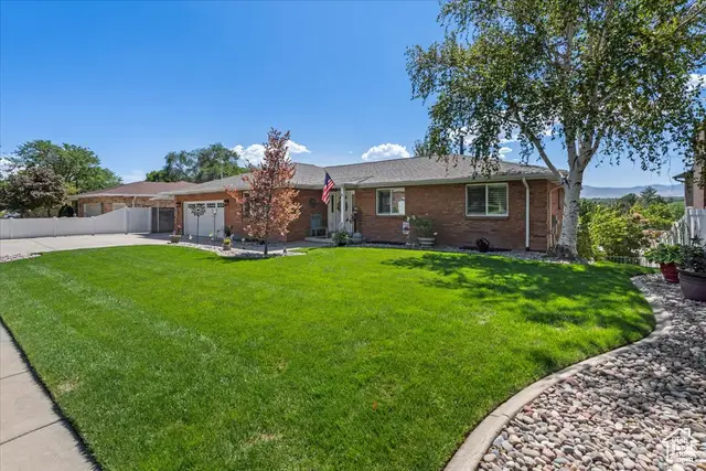 5504 S White Springs Dr, Murray, UT 84123 - Image #2
