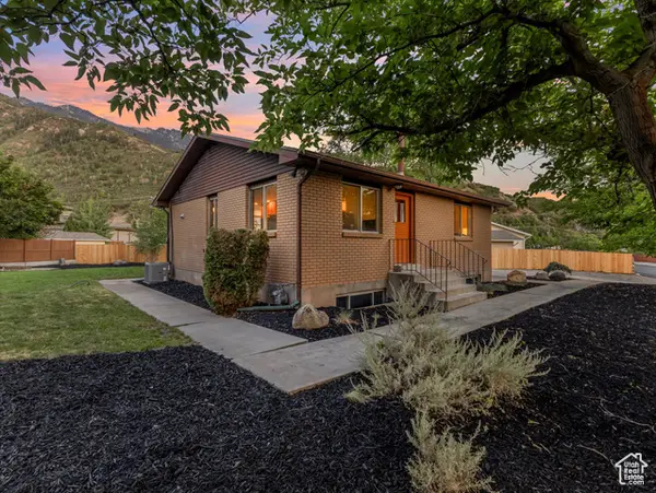 9795 S Little Cottonwood Ln E, Sandy, UT 84092