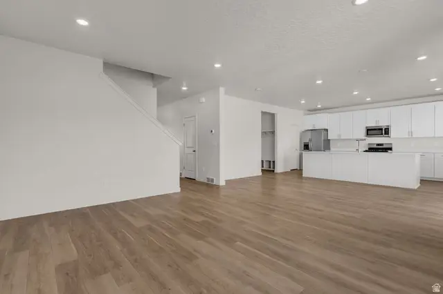 2543 N Velvet Moon Dr, Saratoga Springs, UT 84045 - Image #2