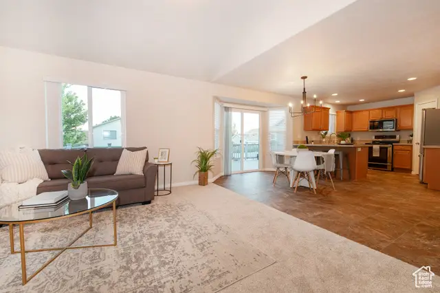 8559 S Sunrise Oak Dr W, West Jordan, UT 84081 - Image #3