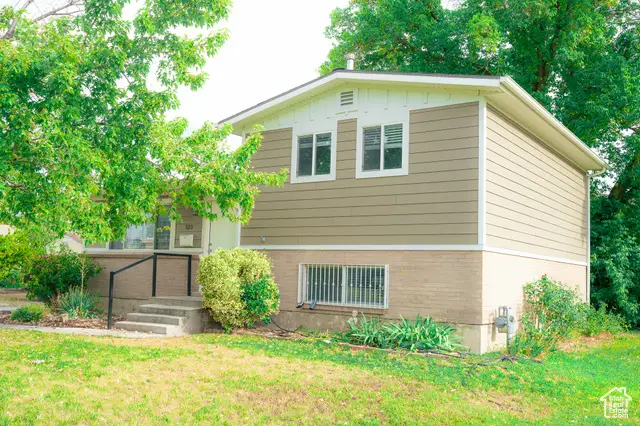 523 W Loyal Dr, Murray, UT 84123 - Image #2