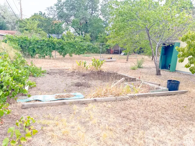 523 W Loyal Dr, Murray, UT 84123 - Image #3