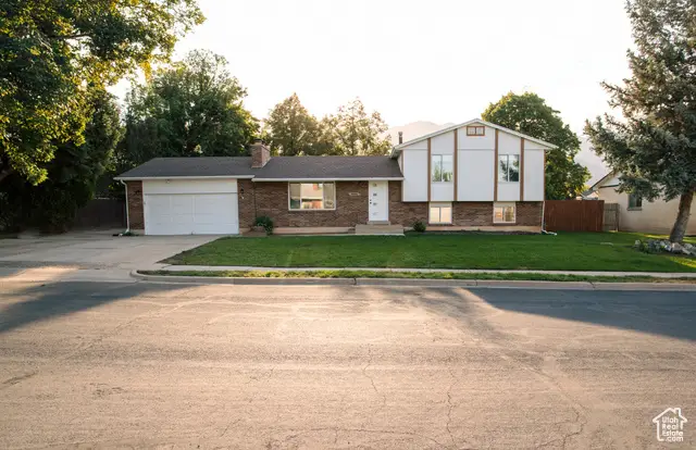 1086 N Oakridge Dr, Layton, UT 84040 - Image #1