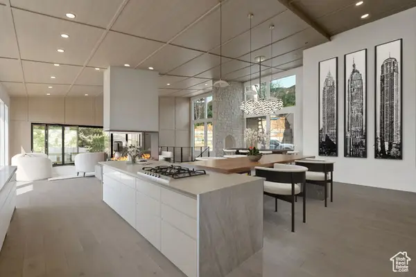 2662 E Comanche Dr, Salt Lake City, UT 84108