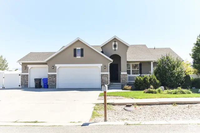 1129 S Apricot Cir E, Grantsville, UT 84029 - Image #1